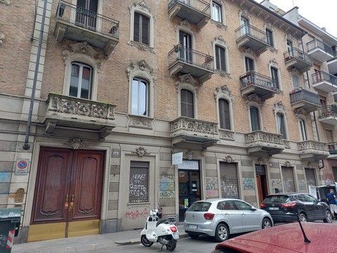 Negozio/Locale commerciale in Affitto in Via Luigi Tarino 16 a Torino