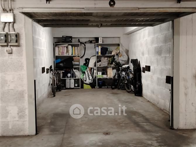 Garage/Posto auto in Vendita in Via di Pietra Papa a Roma
