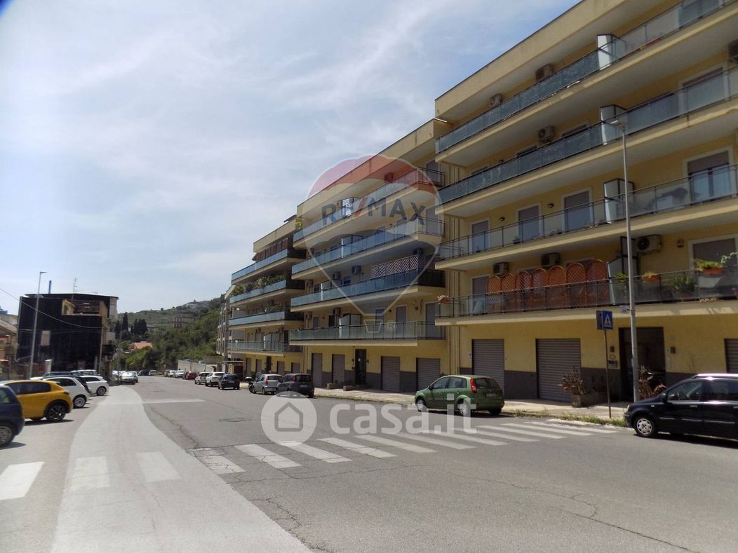Negozio/Locale commerciale in Vendita in Via Contesse 17 /A a Messina