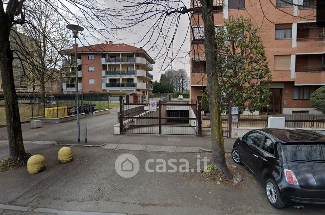 Garage/Posto auto in Vendita in Via petrarca 102 a Venaria Reale