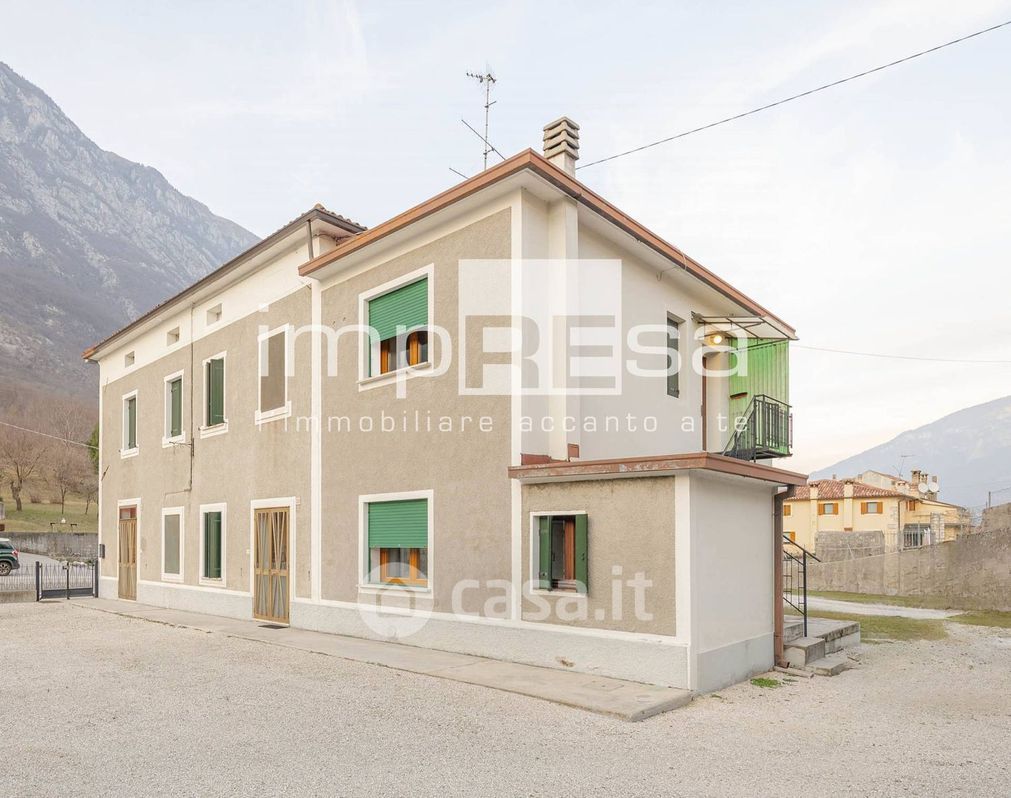 Casa indipendente in Vendita in Via Nove alto 116 a Vittorio Veneto