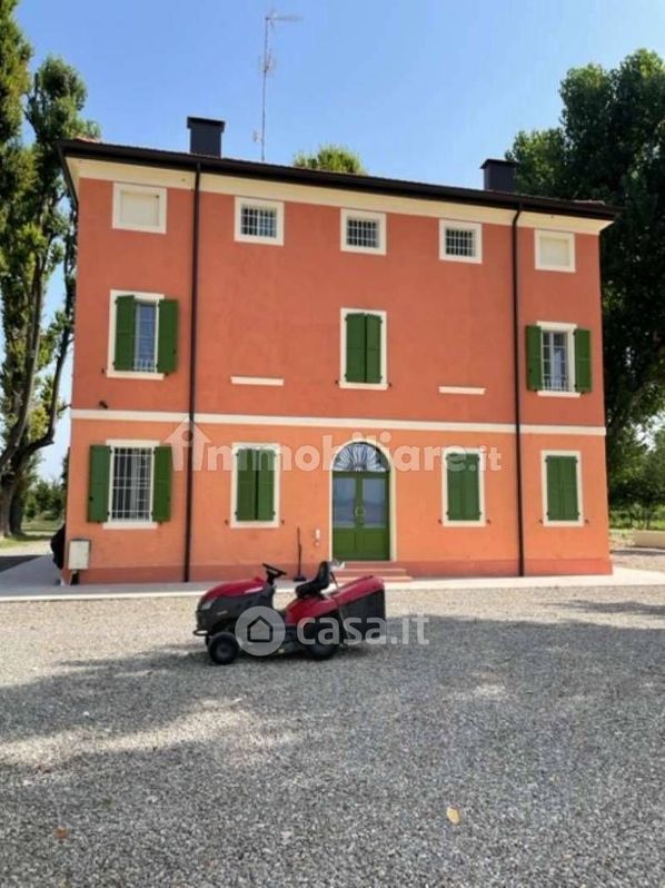 Villa in Vendita in a Modena