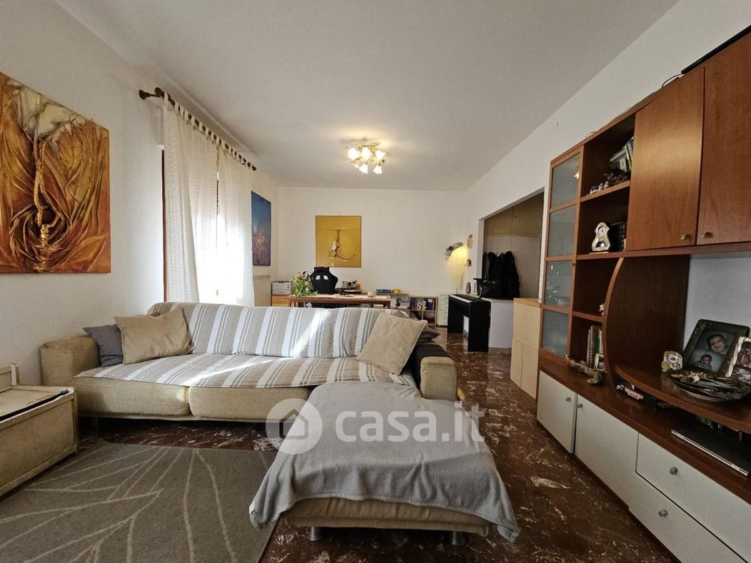 Appartamento in Vendita in Via Bonascola a Carrara