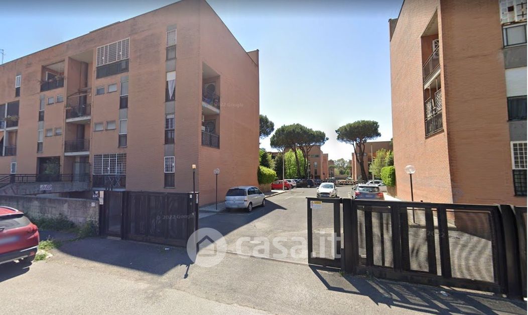 Garage/Posto auto in Vendita in Via Tullio Garbari 15 a Roma