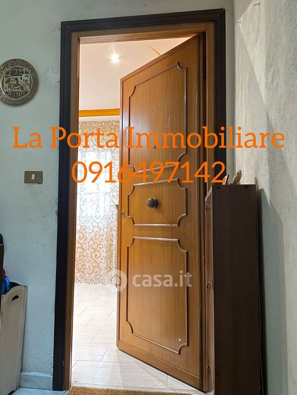 Appartamento in Vendita in Via Tommaso Calojra 16 a Palermo