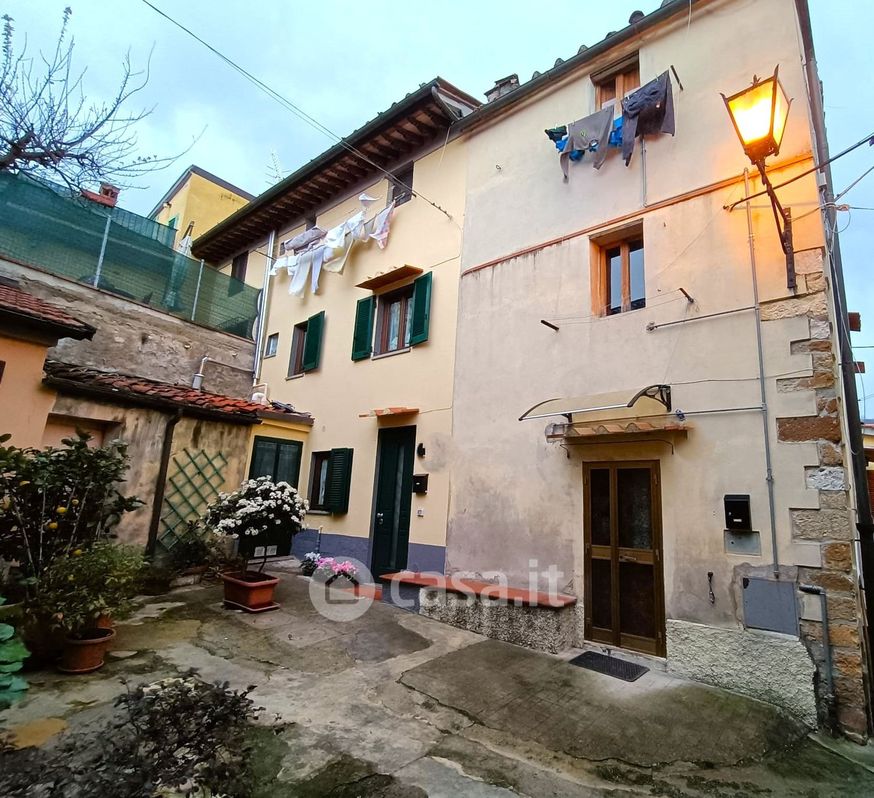 Villetta a schiera in Vendita in Via Vecchia di Cantagallo a Prato