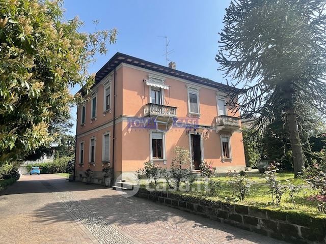 Villa in Vendita in Via Trento a Osnago