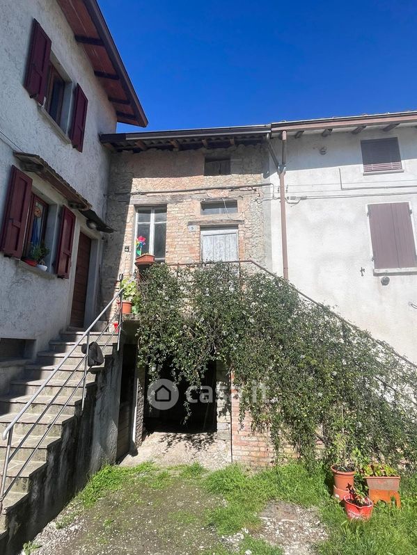 Rustico/Casale in Vendita in monti alti 5 a Varano de' Melegari