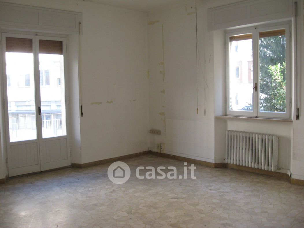 Appartamento in Vendita in Via Curtatone a Ancona