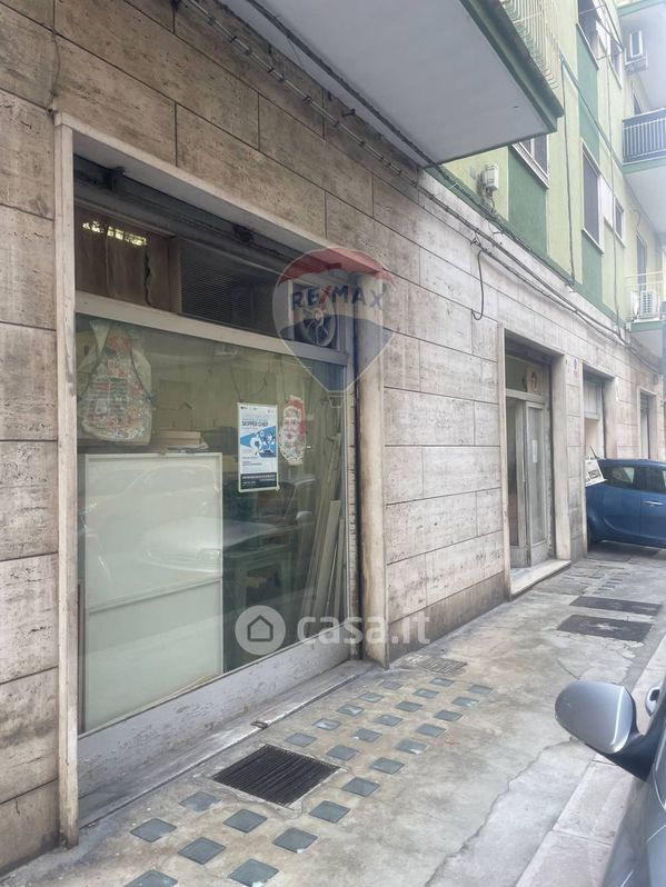 Negozio/Locale commerciale in Vendita in Via Pietro Ravanas 255 a Bari