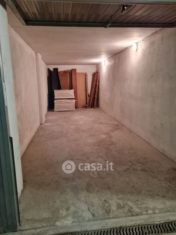 Garage/Posto auto in Vendita in Via Roma 110 a Cesano Boscone