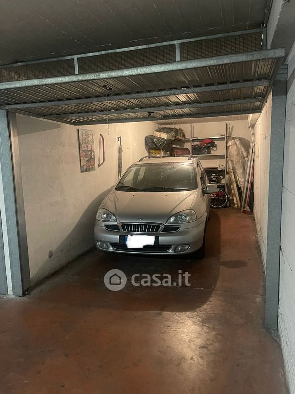 Garage/Posto auto in Vendita in Via dei Gonzaga a Roma