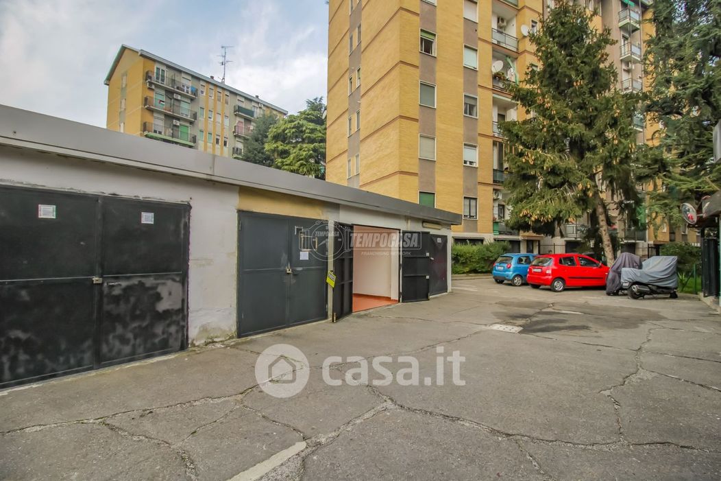 Garage/Posto auto in Vendita in Via Marco D'Agrate 19 a Milano