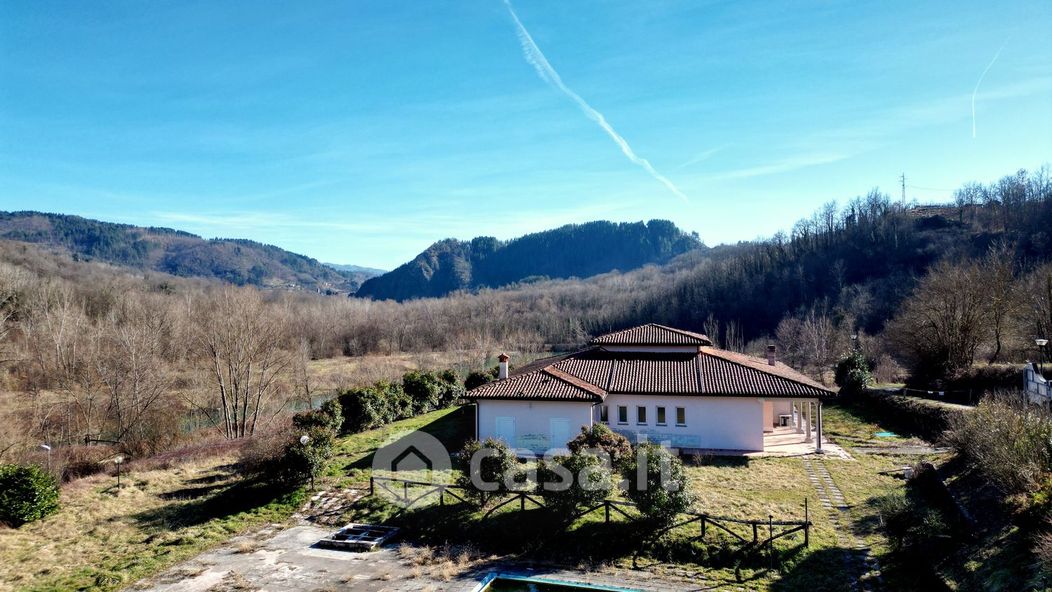 Villa in Vendita in Località Prato al Molino 1 a Camporgiano