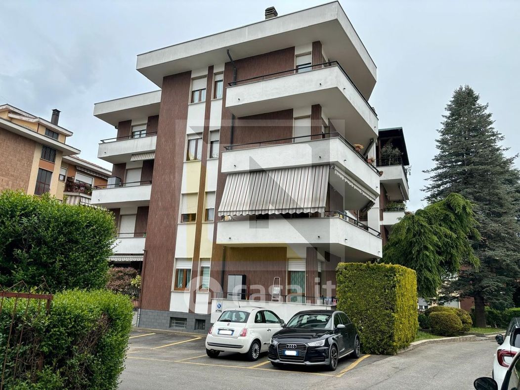 Appartamento in Vendita in Viale Luigi Borri a Varese