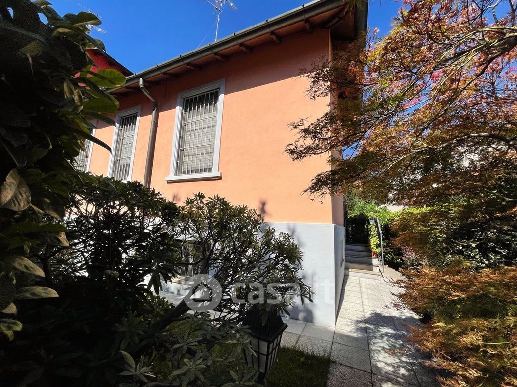 Casa indipendente in Vendita in Via Bitonto a Milano