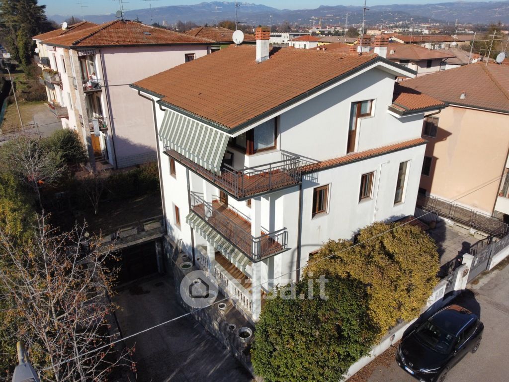 Casa indipendente in Vendita in Villaggio Sant'Emilio 42 a Verona