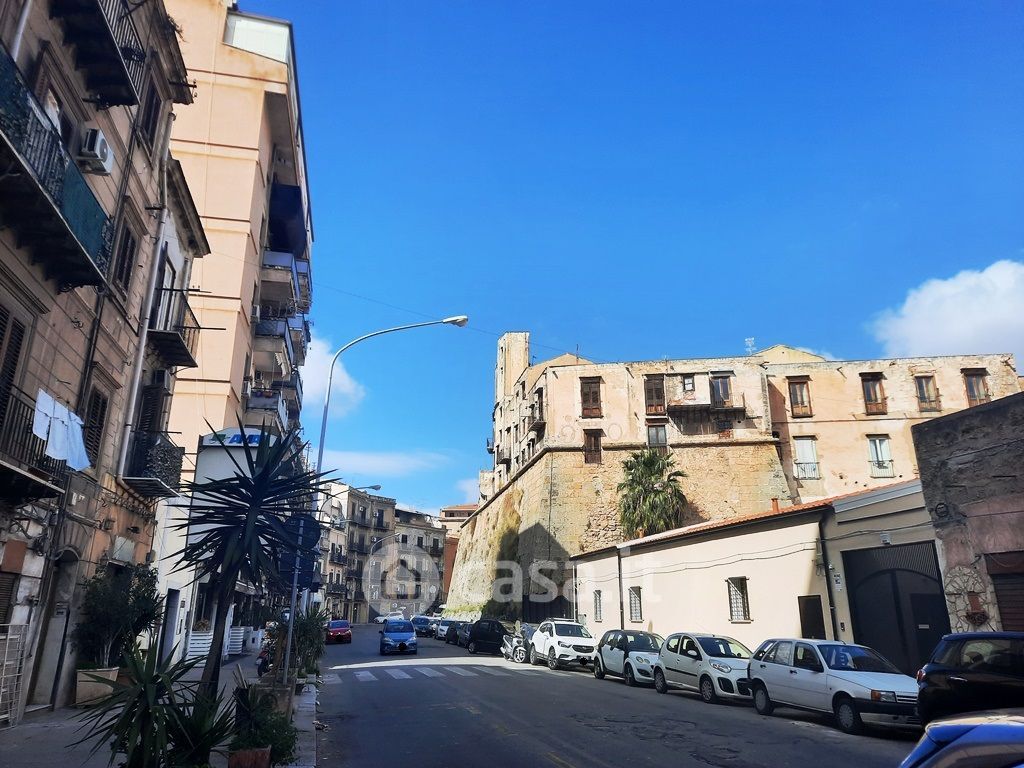 Appartamento in Vendita in Corso Alberto Amedeo 148 a Palermo