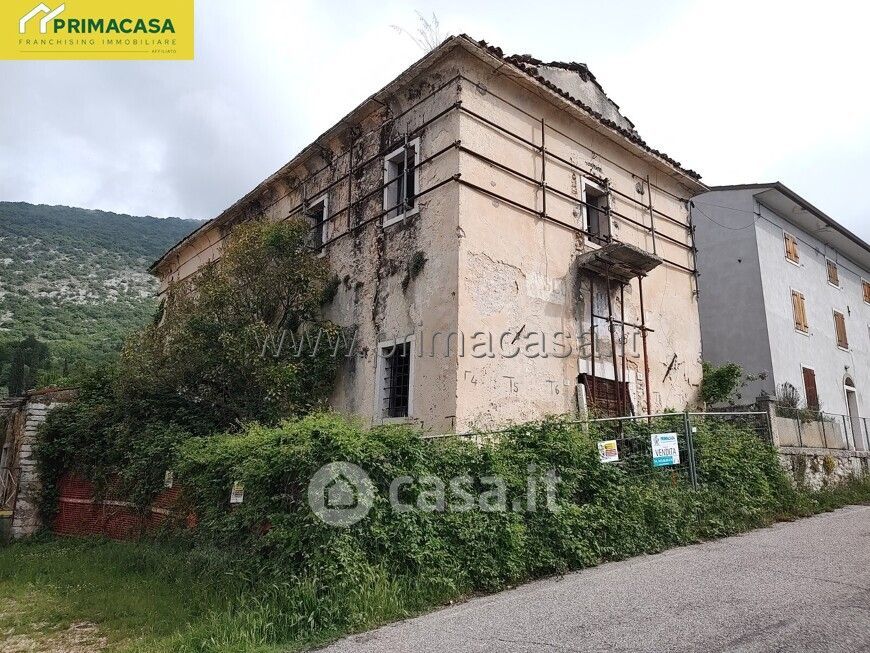 Casa indipendente in Vendita in Via Vesan 1 a Sant'Ambrogio di Valpolicella