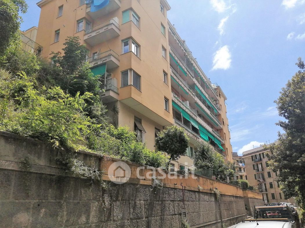 Appartamento in Vendita in Via Federico Donaver a Genova