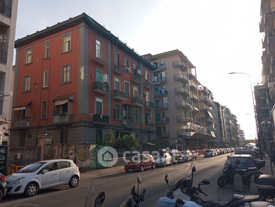 Appartamento in Vendita in Via Diocleziano 205 a Napoli