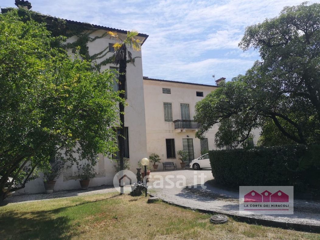 Villa in Vendita in Strada della Commenda a Vicenza