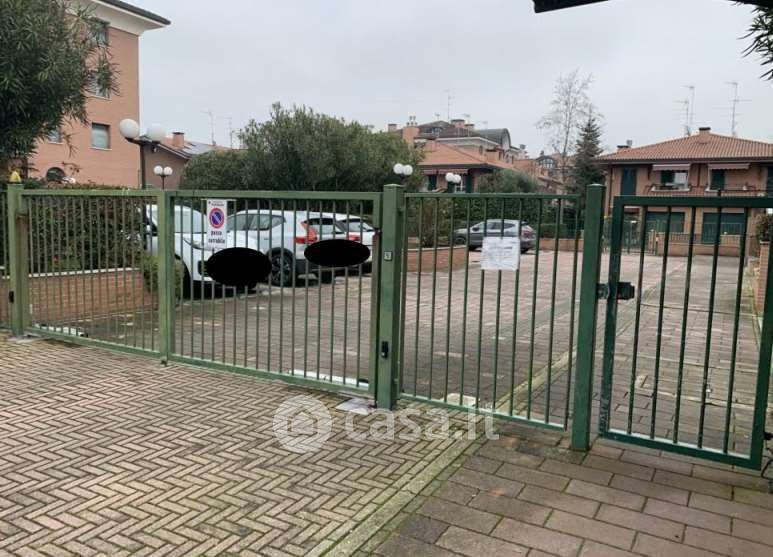 Garage/Posto auto in Vendita in Via della Siepe a Ferrara