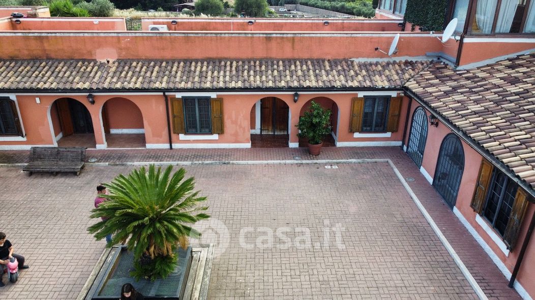 Villa in Vendita in Via Castellamonte 128 a Roma