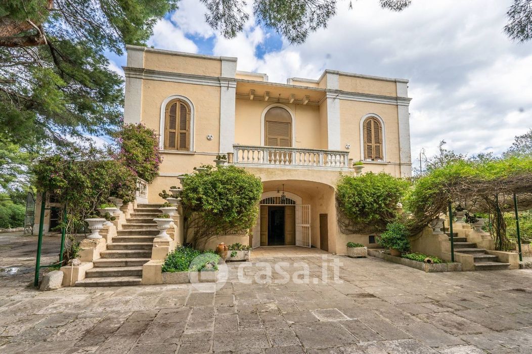 Villa in Vendita in Via Giovanni Gentile 100 a Bari
