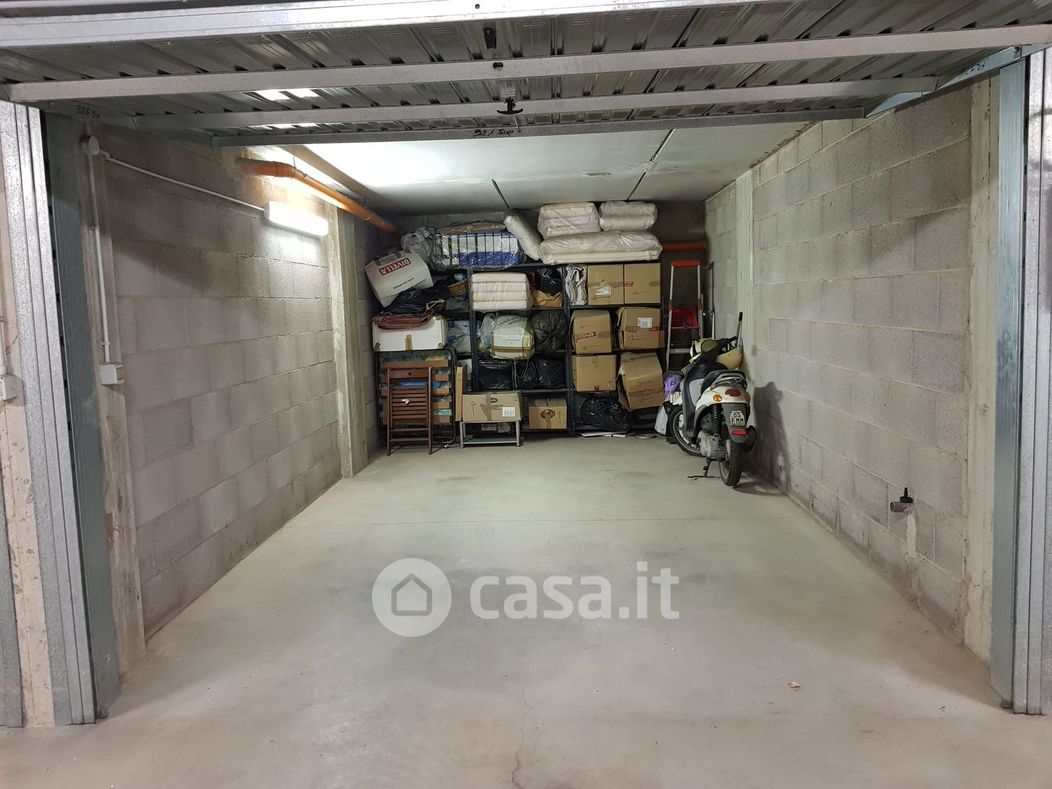 Garage/Posto auto in Affitto in Via Gustavo D'Arpe 27 a Roma