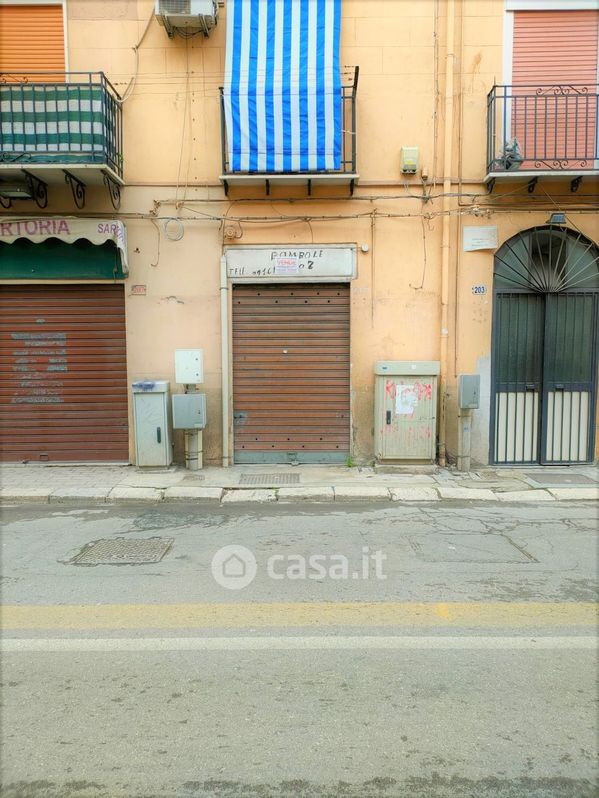 Negozio/Locale commerciale in Vendita in Oreto 205 a Palermo