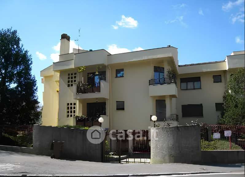 Appartamento in Vendita in Via G. Garibaldi 1 a Besana in Brianza