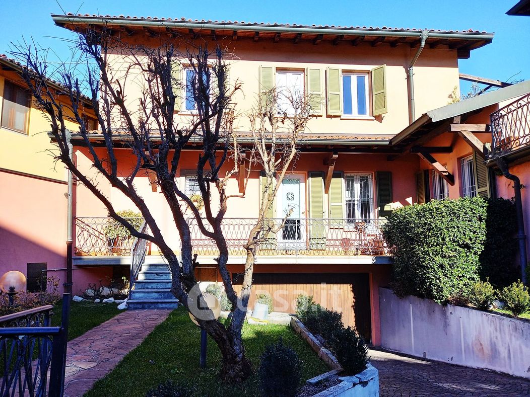 Villa in Vendita in Via caldara a Caravaggio