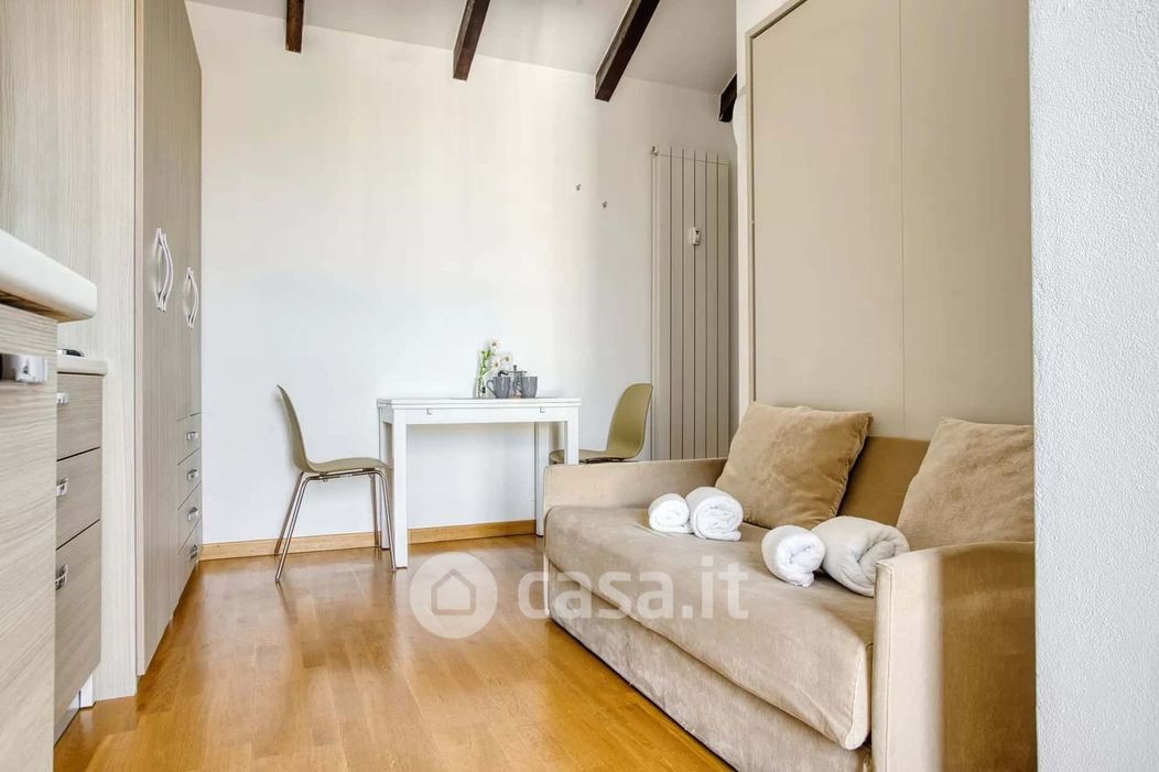Appartamento in Affitto in Via Goffredo Mameli 24 a Milano