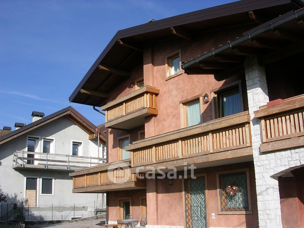 Casa Bi/Trifamiliare in Vendita in Via Emilio Lussu 20 a Asiago