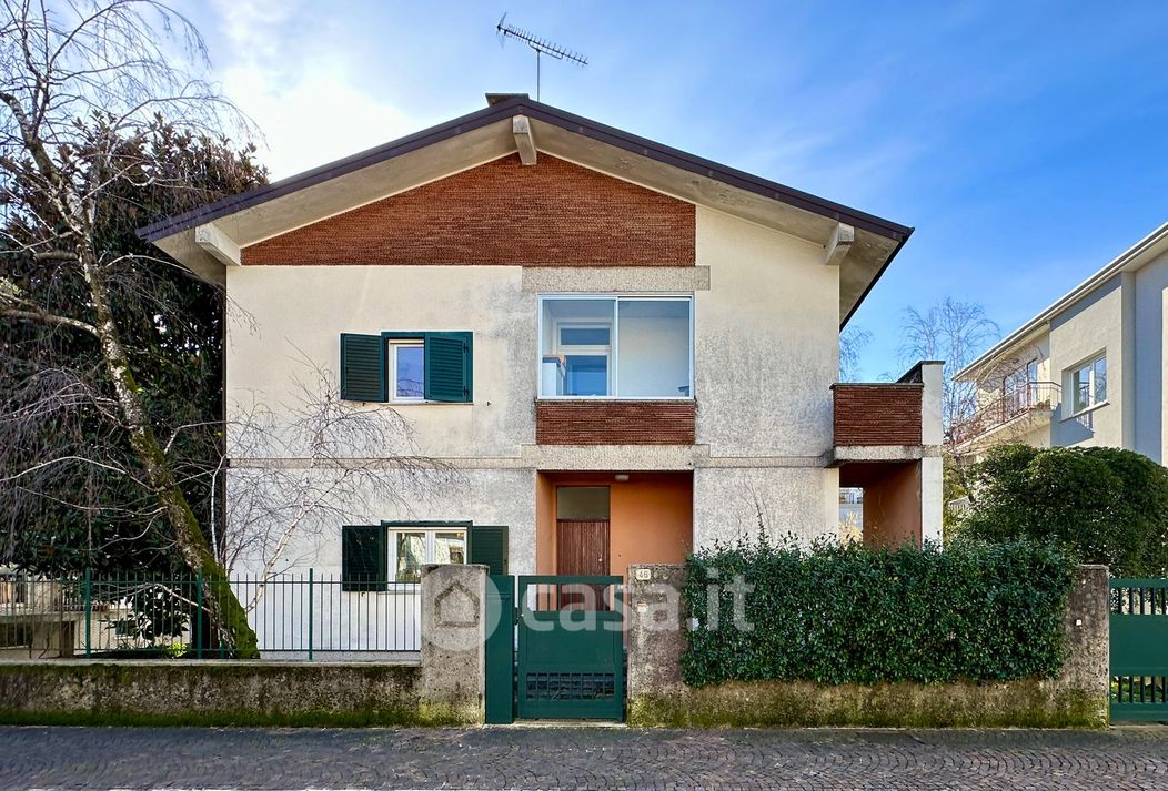 Casa indipendente in Vendita in Via Angelo Angeli 46 a Udine