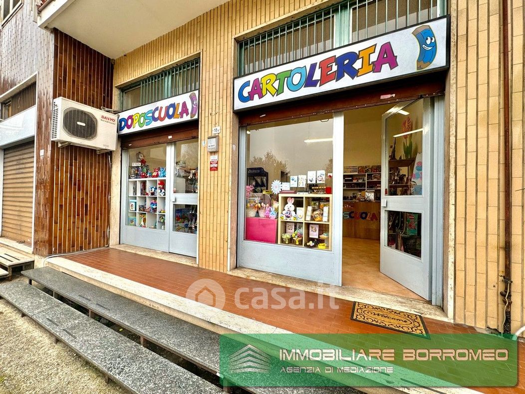 Negozio/Locale commerciale in Vendita in Viale Risorgimento 28 a Pantigliate