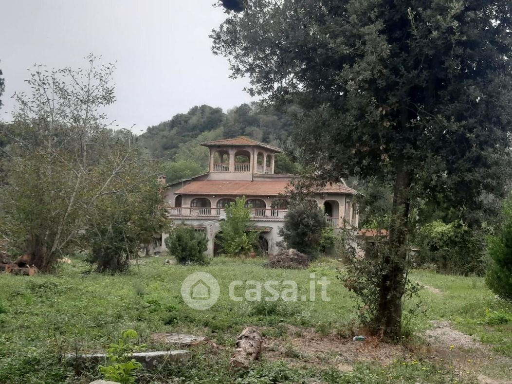 Villa in Vendita in Via del Commercio a Casciana Terme Lari
