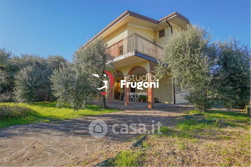 Villa in Vendita in Via Alessandro Manzoni a Puegnago del Garda