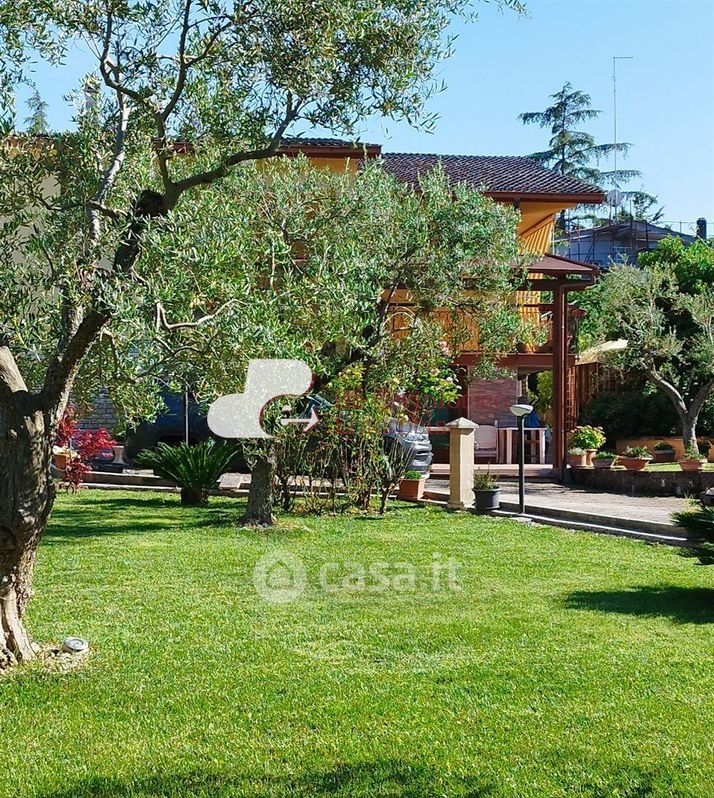 Villa in Vendita in Viale Unità D'Italia a Cassano delle Murge