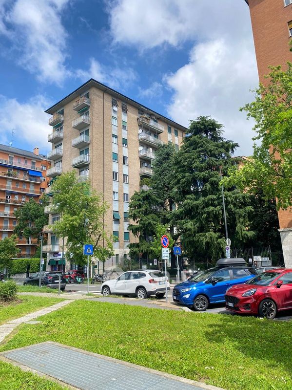Appartamento in Vendita in Viale Caterina da Forlì 52 a Milano