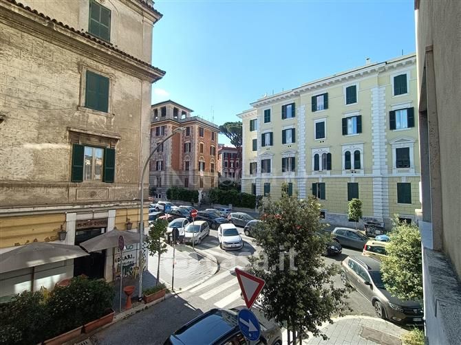 Appartamento in Vendita in Via Pesaro a Roma