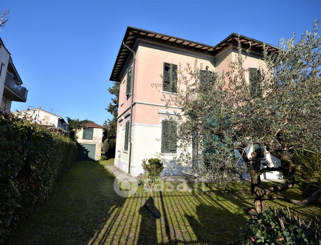 Villa in Vendita in Via di Salicchi a Lucca
