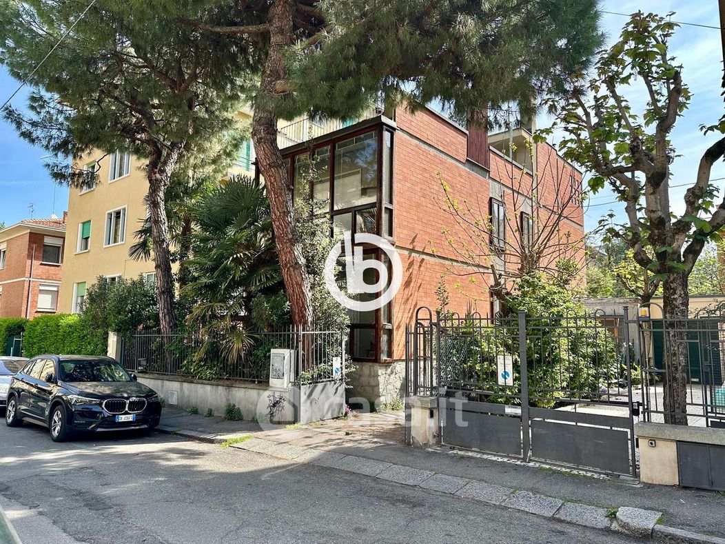 Casa indipendente in Vendita in Via dello Sterlino a Bologna