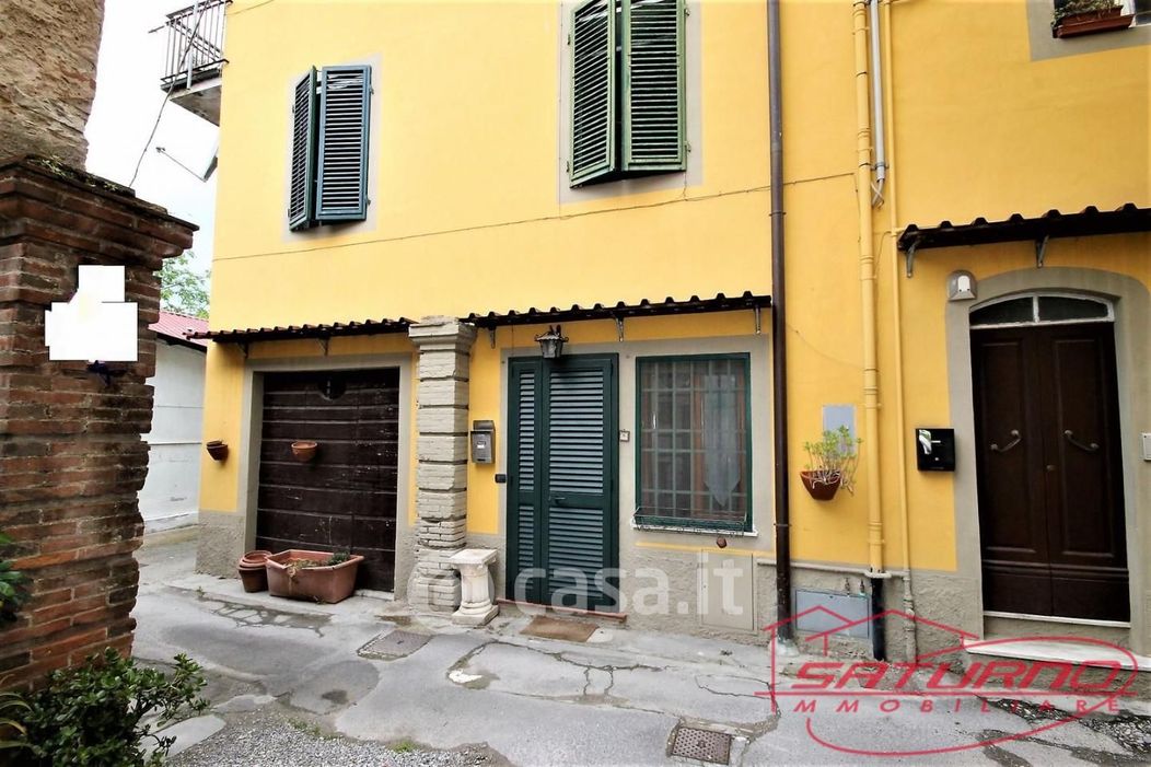 Appartamento in Vendita in Via Giovanni Volpi a Lucca