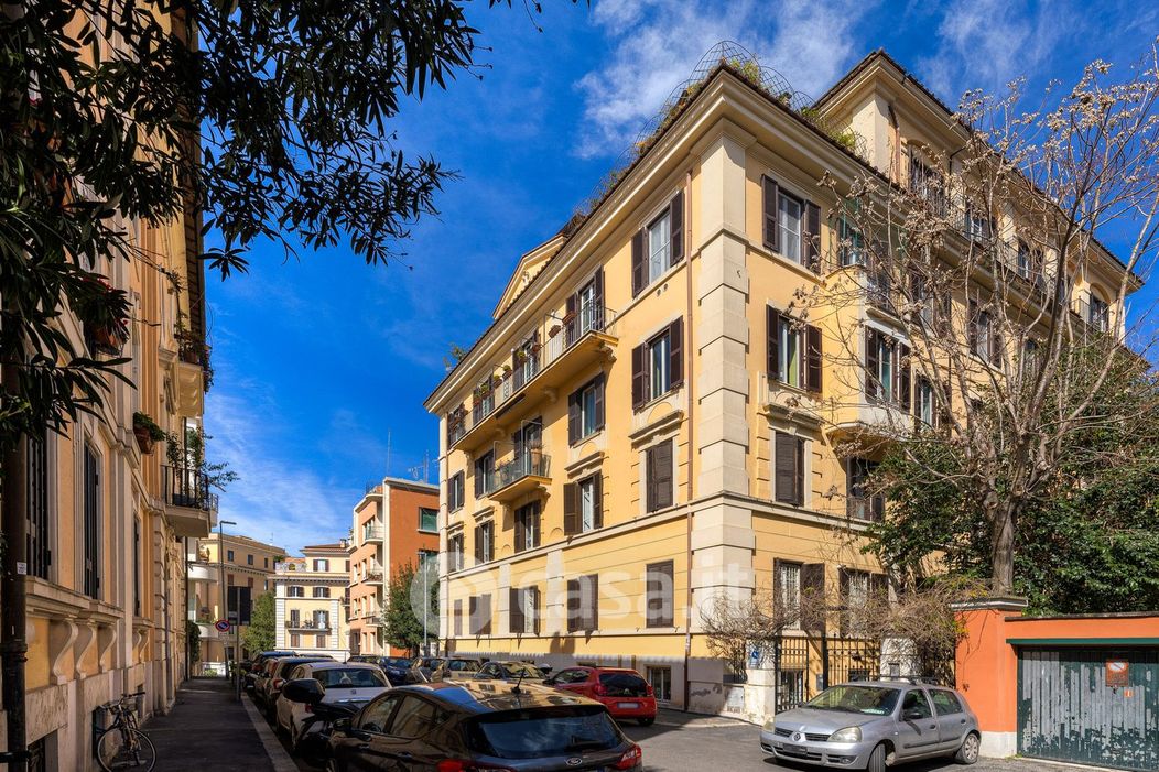 Appartamento in Vendita in Via Montevideo 22 a Roma