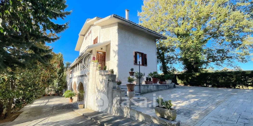 Villa in Vendita in Via dei Nasturzi 8 a Ascoli Piceno