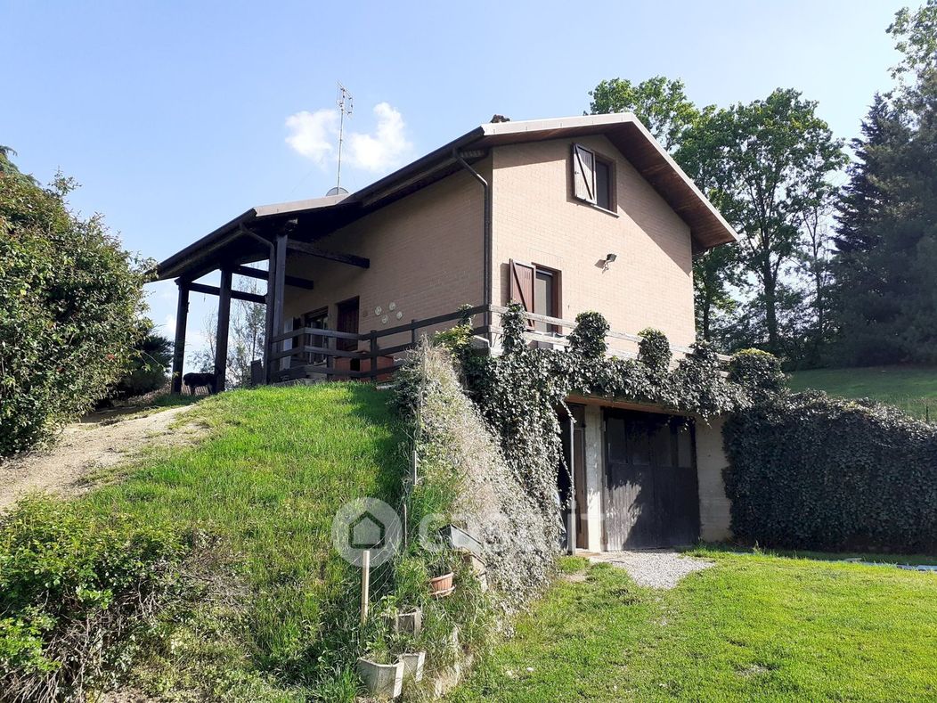 Villa in Vendita in Via Roma a Montafia