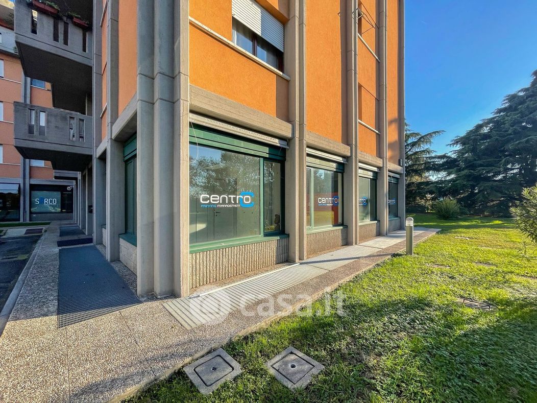 Negozio/Locale commerciale in Vendita in Via Giovanni Asti 12 a Brescia