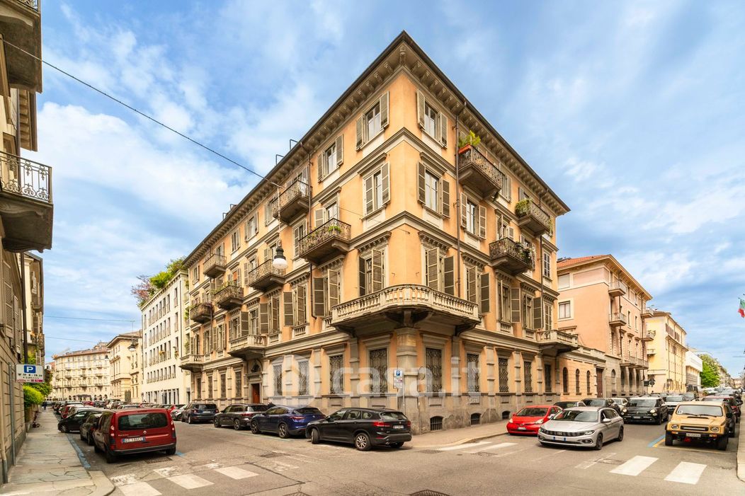 Appartamento in Vendita in Via dei Mille 9 a Torino